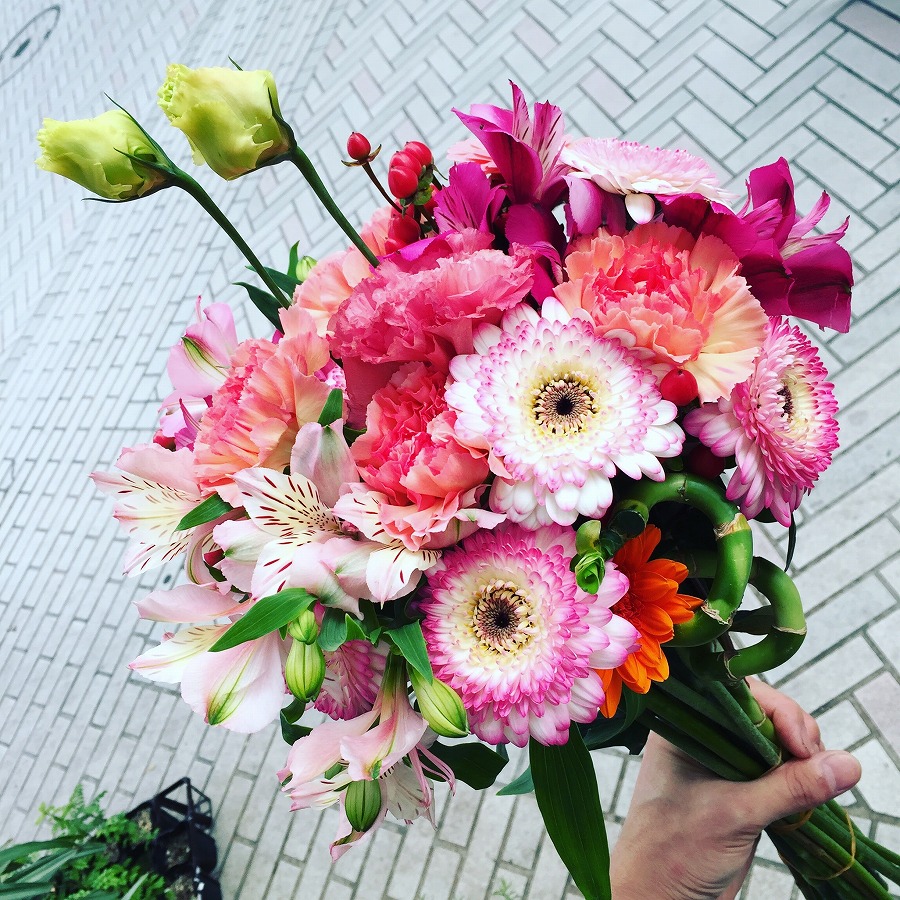 としの花屋 高松市から記念日 歓送迎 開店祝いの花束を としの花屋 高松市から記念日 歓送迎 開店祝いの花束を